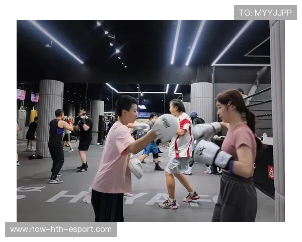 拳击选手提升抗击打能力，训练强度明显增加