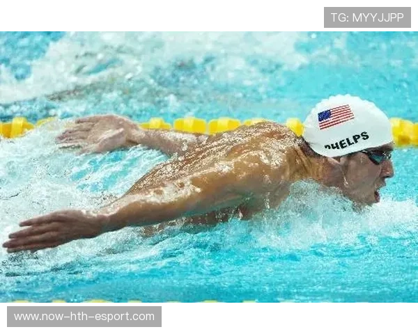 游泳蝶泳步频惊人，水花巨大