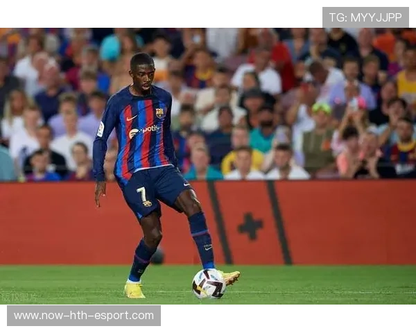 感激之泪！登贝莱从巴萨罪人到金球英雄，登贝莱在巴萨踢什么位置