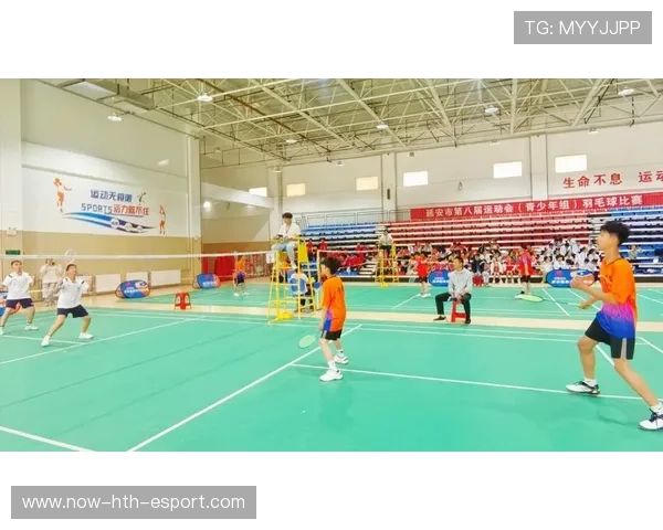 比赛精彩瞬间：羽毛球“低空快打”赢得满堂彩