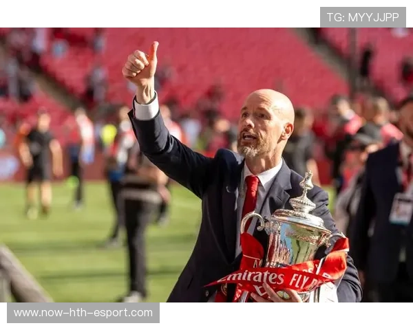 药厂9人新帅短期内首胜，滕哈赫下课不冤，滕哈格续约