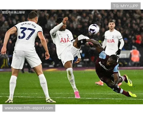 曼联全力备战热刺,力争四强席位 曼联全力备战热刺,力争四强席位